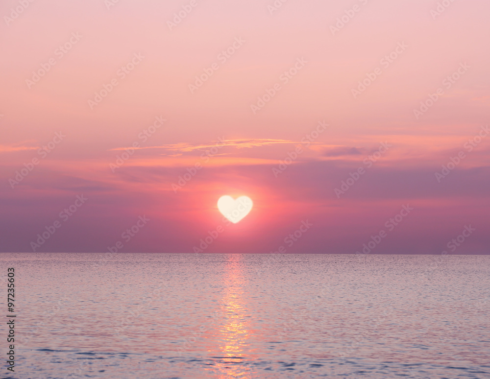 Fototapeta premium Beautiful sunrise on sea background