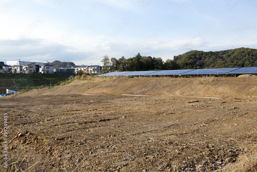 Obraz premium 宅地開発 宅地造成と大規模太陽光パネル設置 