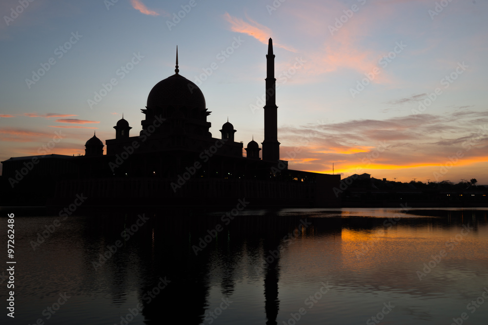 Naklejka premium A silhouette of a mosque