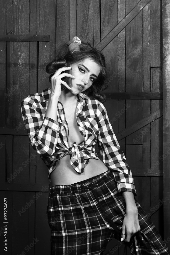 Obraz premium Fashionable girl with phone