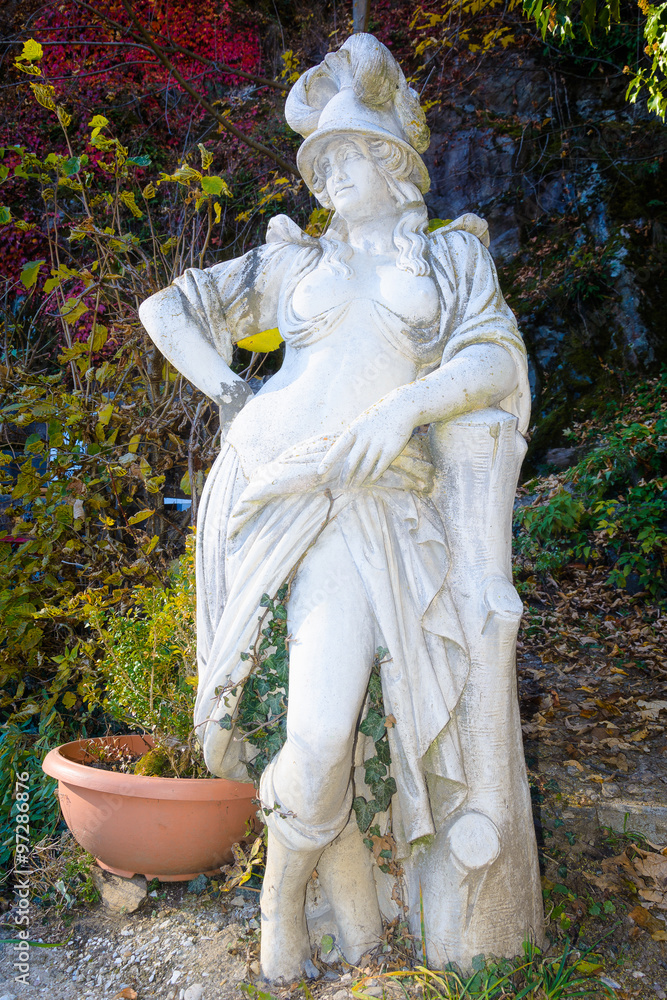 Nackte Frau im Garten StockFoto Adobe Stock