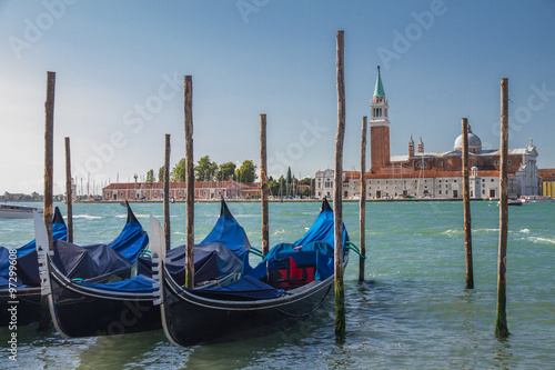 Гондолы у пирса в Венеции © ksenija1803z