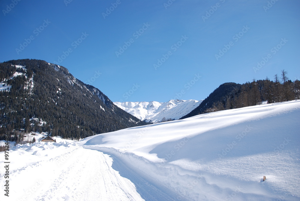 Winterwanderweg in Graubünden