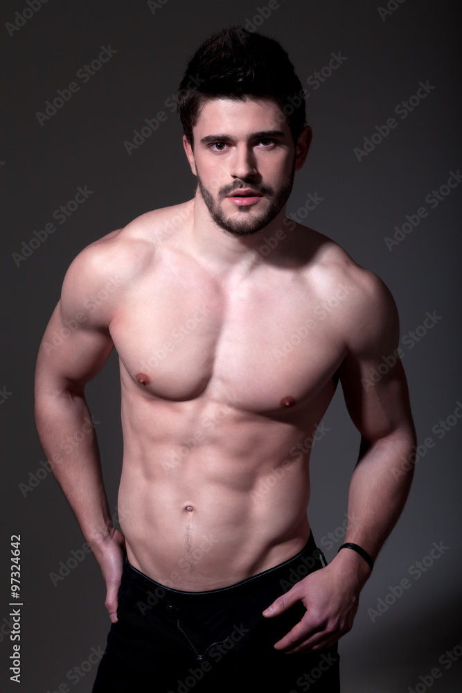 Sexy muskulöser Mann mit freiem Oberkörper Porträt Sexy muskulöser Mann mit freiem Oberkörper Porträt