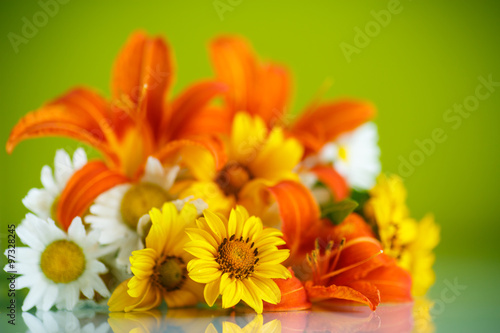Fototapeta Naklejka Na Ścianę i Meble -  bouquet of yellow and white daisies 