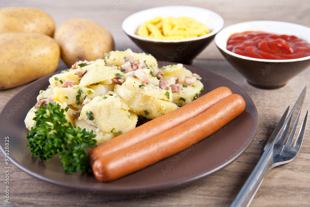 Kartoffelsalat mit Würstchen Stock Photo | Adobe Stock