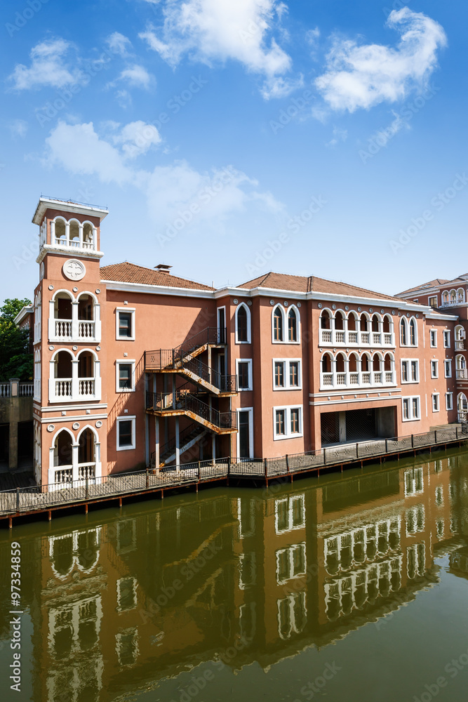 Obraz premium New apartment building in suburban area