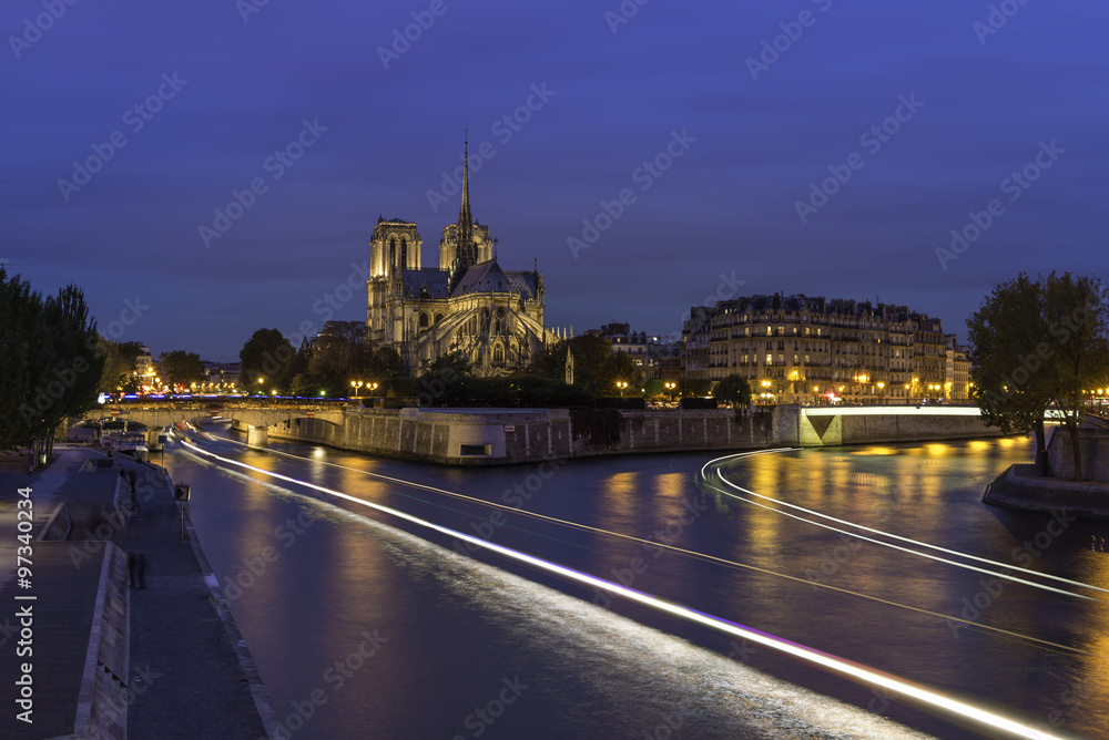 Cathédrale Notre-Dame de Paris during twilight time with movement of boat light