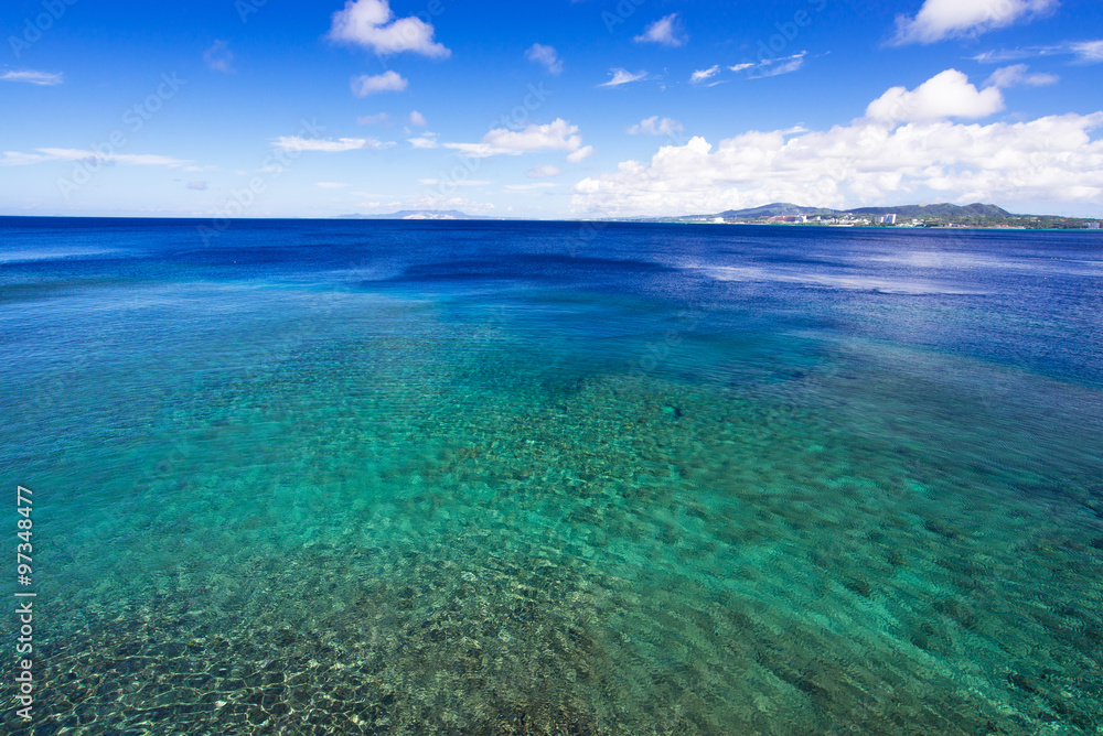 沖縄の海・真栄田岬からの眺め

