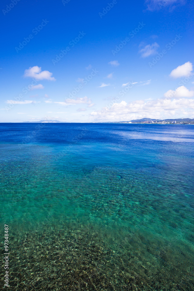 沖縄の海・真栄田岬からの眺め

