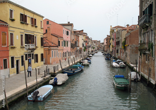 Venise  petit canal dans le quartier de Cannaregio  Italie
