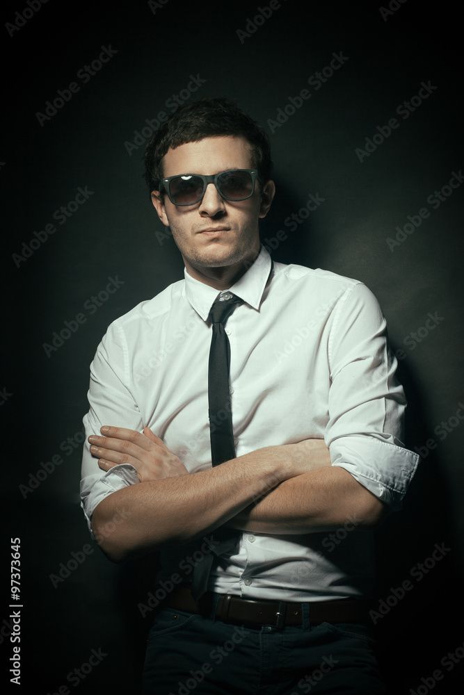 Fototapeta premium Handsome man possing with sunglasses