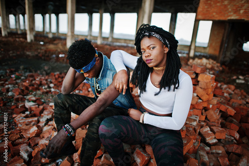 Canvas-taulu Couple of hip-hop afroamerican on undergraund