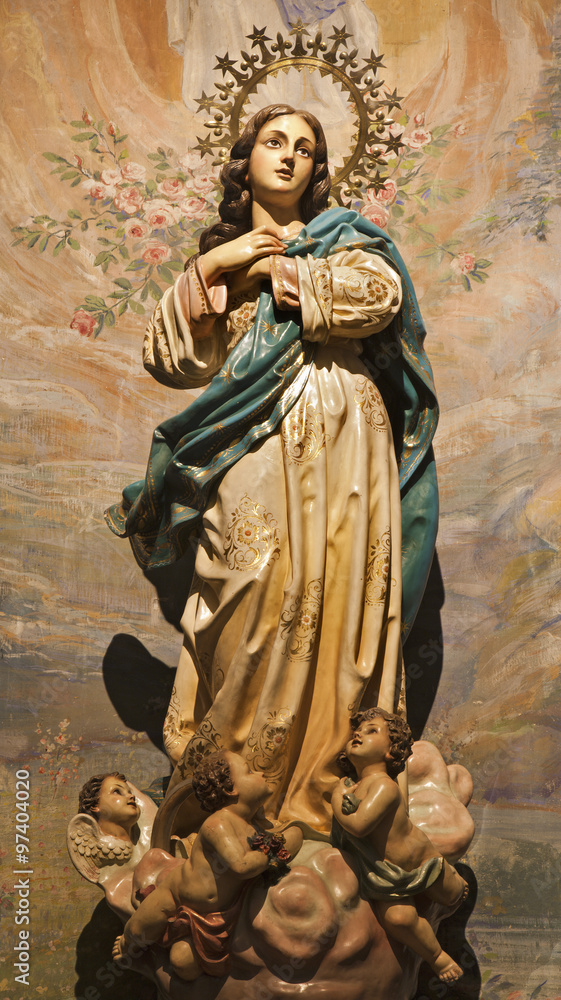 Naklejka premium Madrid - Immaculate conception statue from church hl. Theresia