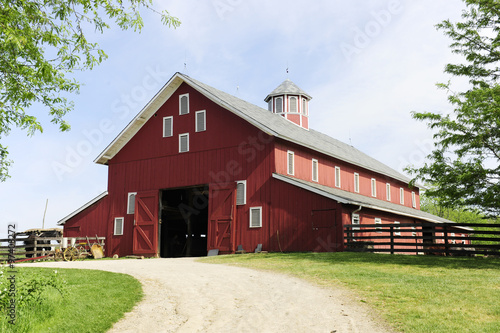 Fotobehang Trail to the Big, Red Barn