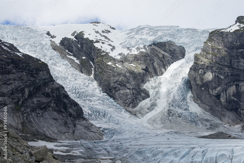 Das Austerdalsbren in Norwegen ist eine Zunge des Jostedalsbren, Europas größten Gletschers auf dem Kontinent.