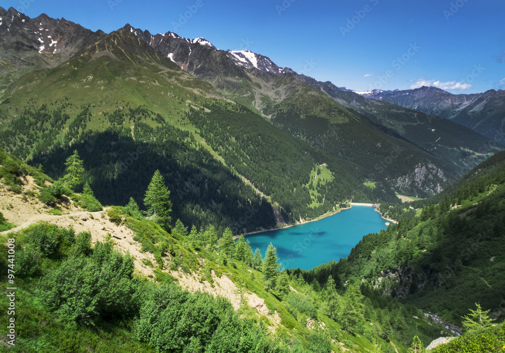 Gebirgssee Lago di Pian Palu in den Alpen,Italien, Trail zum türkisen Stausee 
