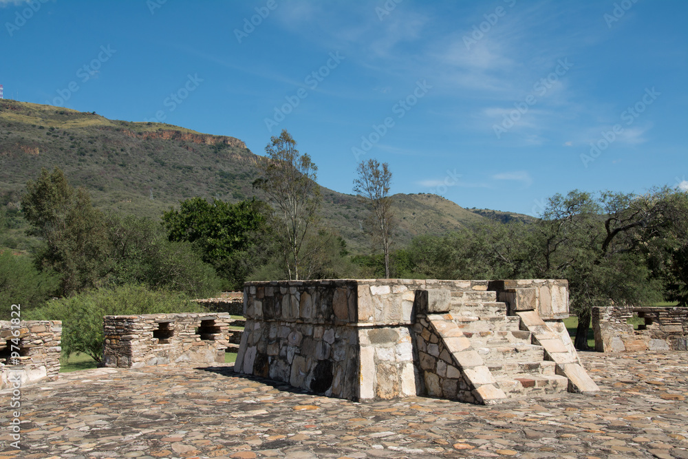 Fragmento de estructura arquitectónica de la zona arqueológica de Ixtlán.