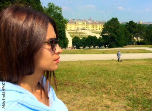 Foto lady in schonbrunn palace