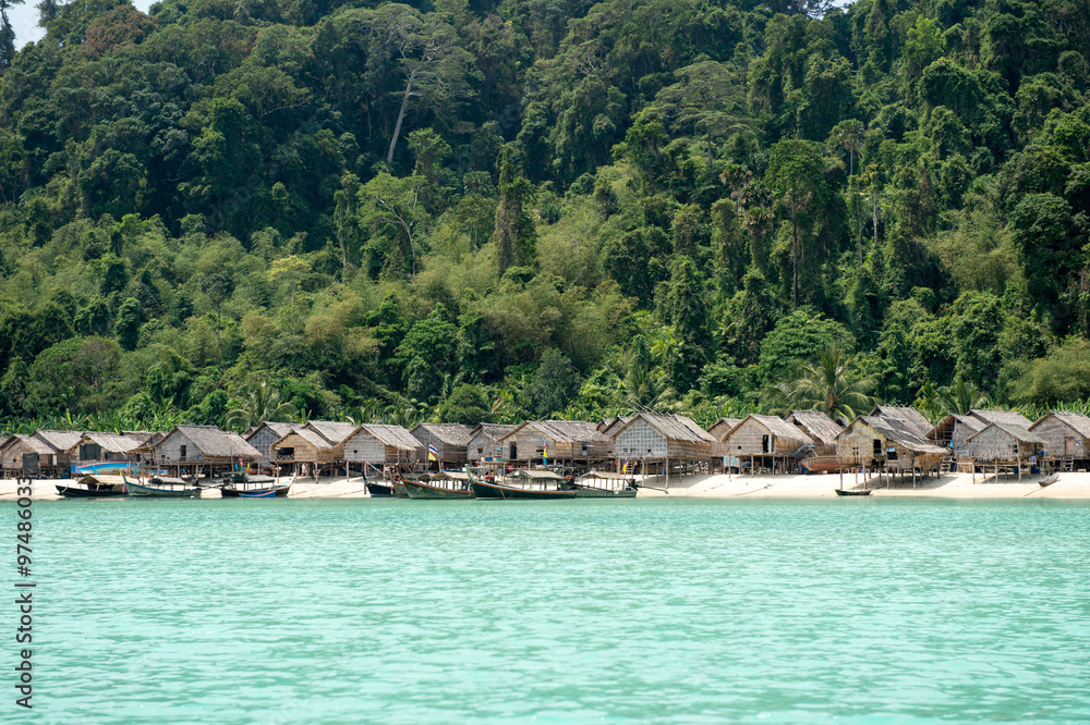 Obraz premium Morgan village view on the boat ,Thailand
