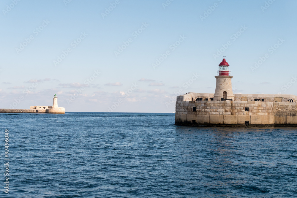 Roter und grüner Leuchtturm des Grand Harbour - Valetta/ Malta 