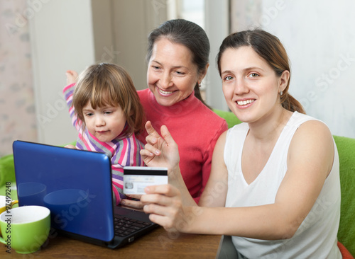 Family of three generations shopping online