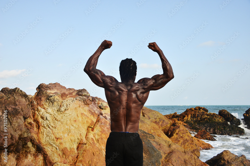 Shirtless african bodyduilder