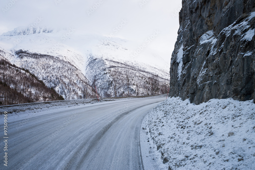 Vereiste Straße in Norwegen