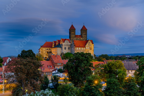 Blick auf das Schloss von Quedlinburg bei nacht