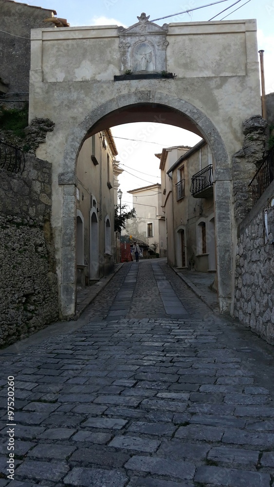 Vicolo di antico borgo medievale Gerace