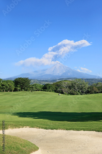 Golfplatz vor einem Vulkanausbruch