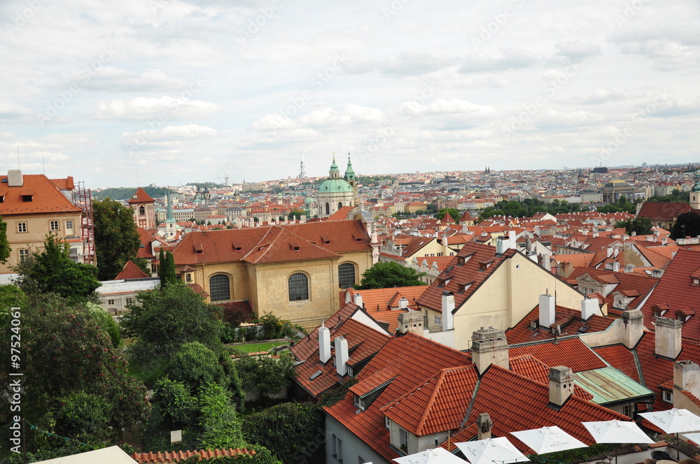 Прага, вид на крыши старых домов
