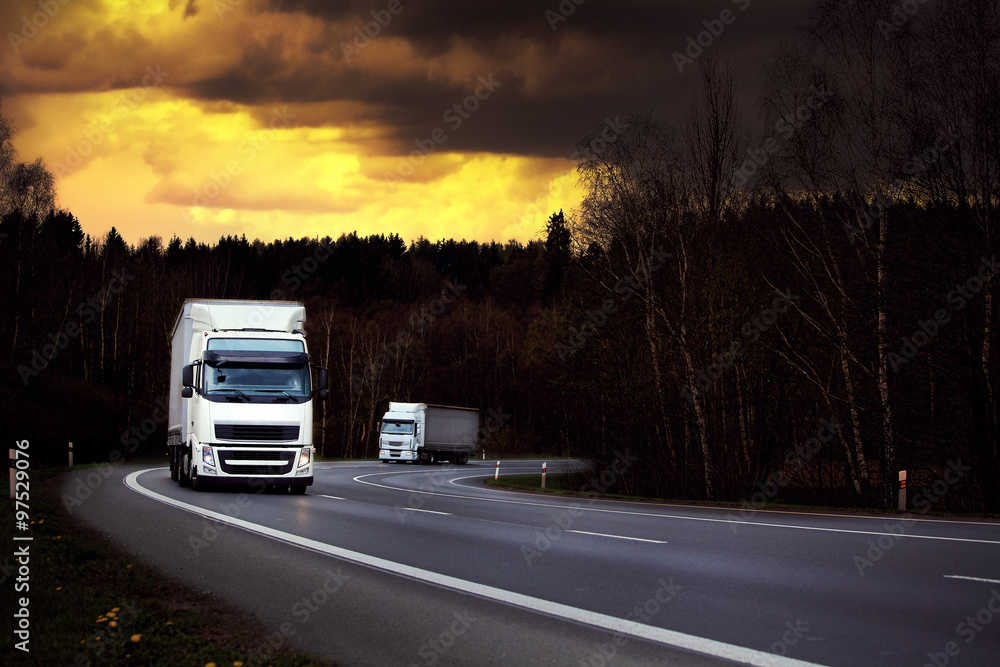 Obraz premium Truck on the road