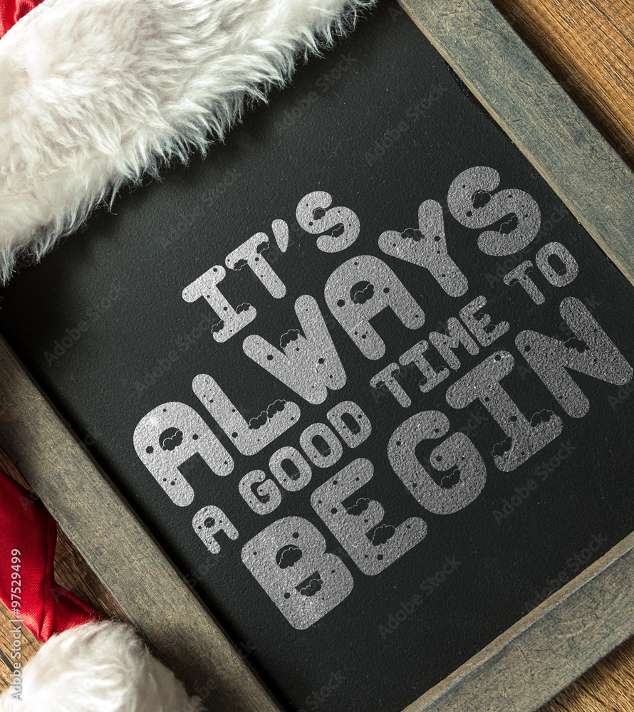 Obraz premium Its Always a Good Time to Begin written on blackboard with santa hat