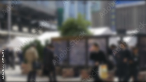 Wallpaper Mural 新橋駅前広場の喫煙所周辺のビジネスマン達 Torontodigital.ca