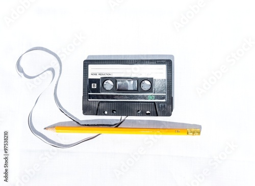 Музыка в стиле 90-х. Старая аудио-кассета