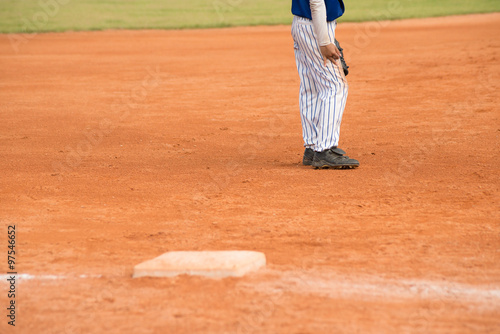player standing on a baseball field © Freer