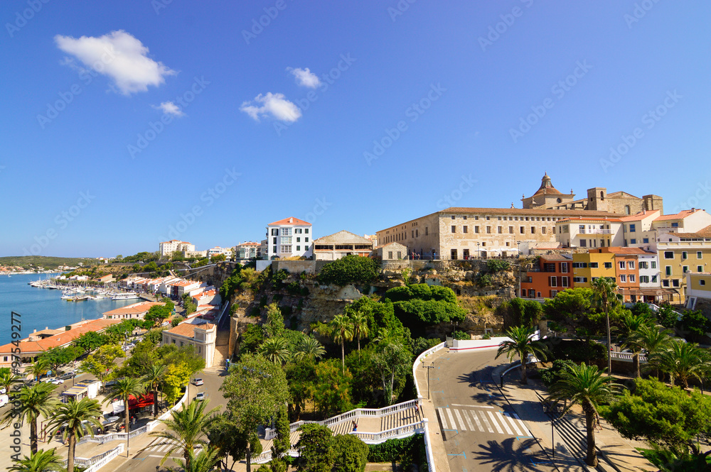 Obraz premium pueblo de mahon, menorca