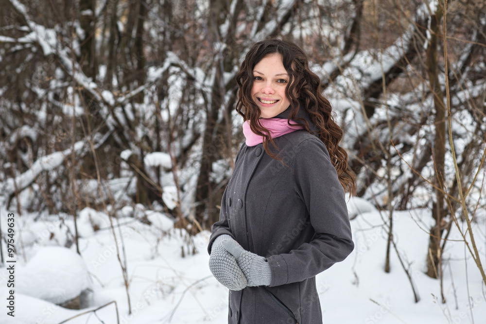 Beautiful girl freezes in winter Beautiful girl freezes in winter