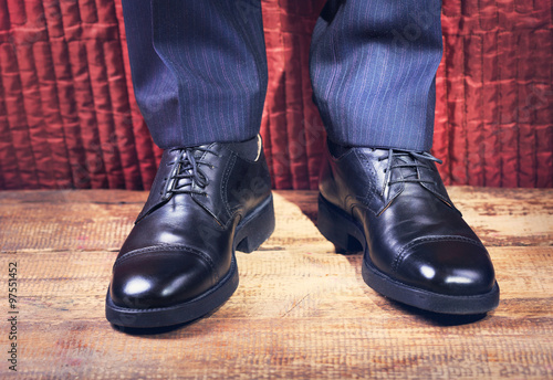 man's feet in a black shoes © Nitr