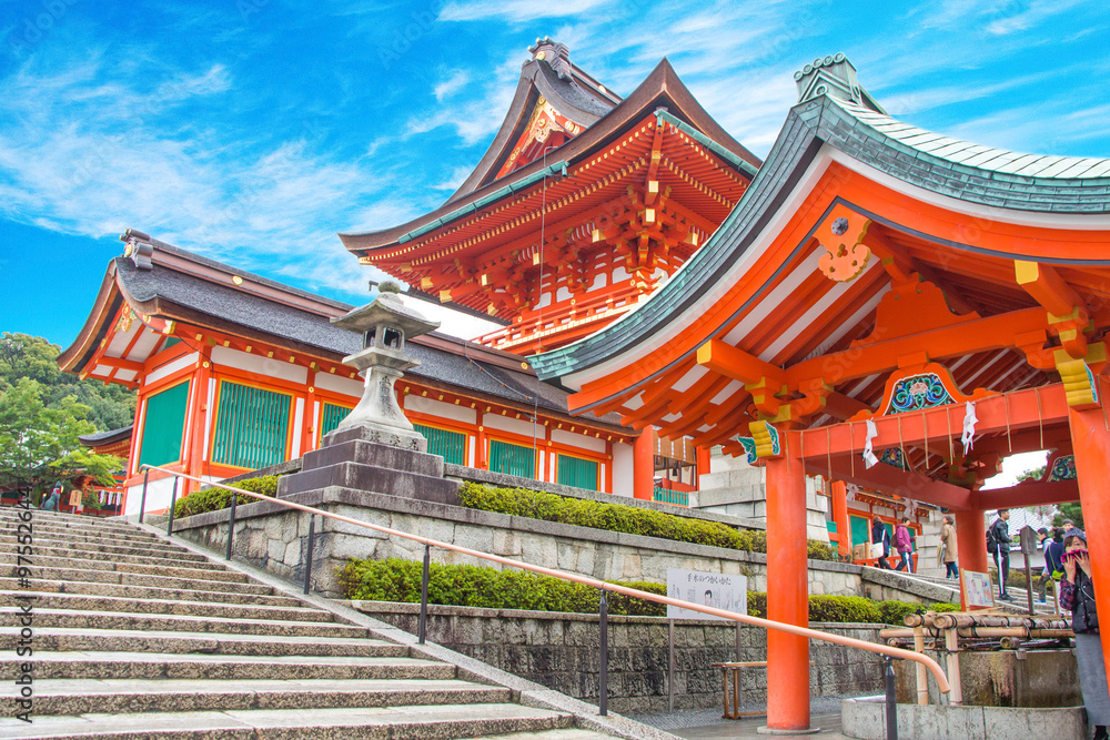 Obraz premium Fushimi Inari Shrine kyoto osaka japan