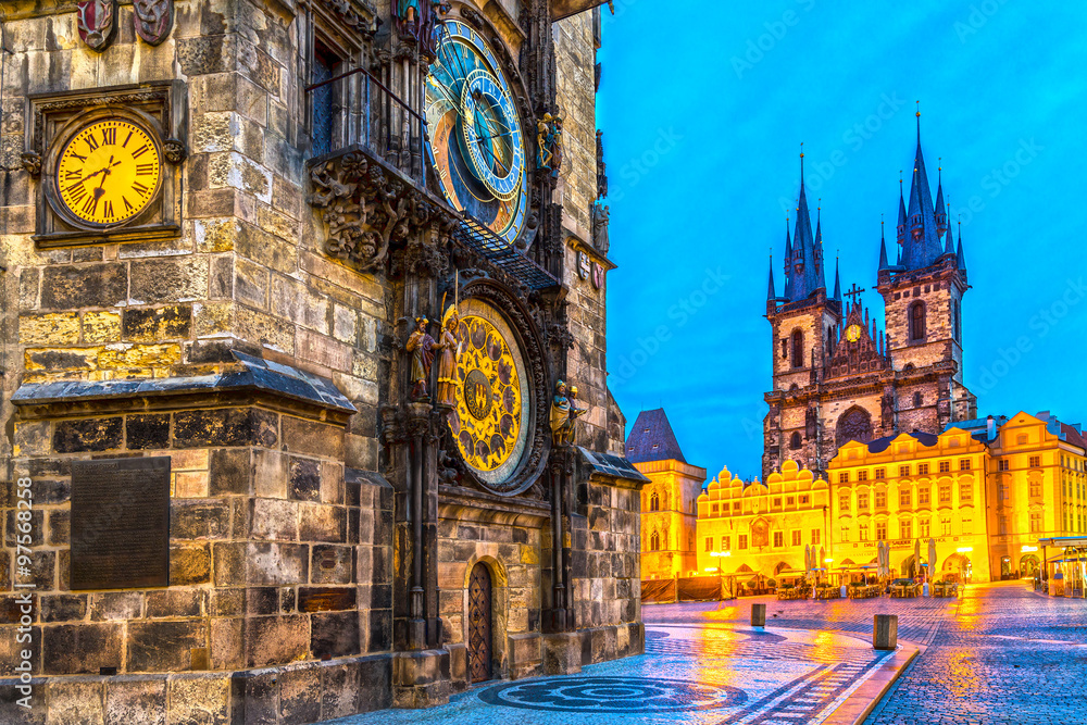 Fototapeta premium Praga, kościół Tyn i Rynek Starego Miasta