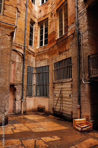 Cour intérieure du Vieux-Lyon photo