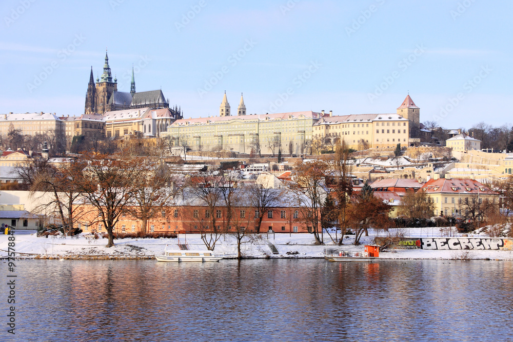 Obraz premium Christmas snowy Prague gothic Castle above River Vltava, Czech Republic