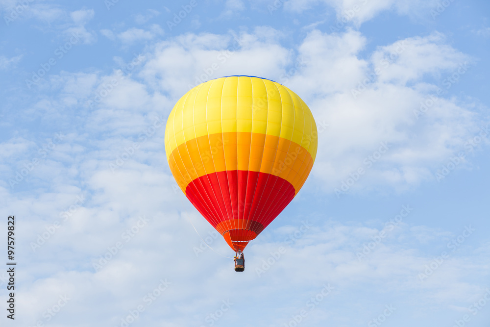 Fototapeta premium Kolorowy balon na ogrzane powietrze