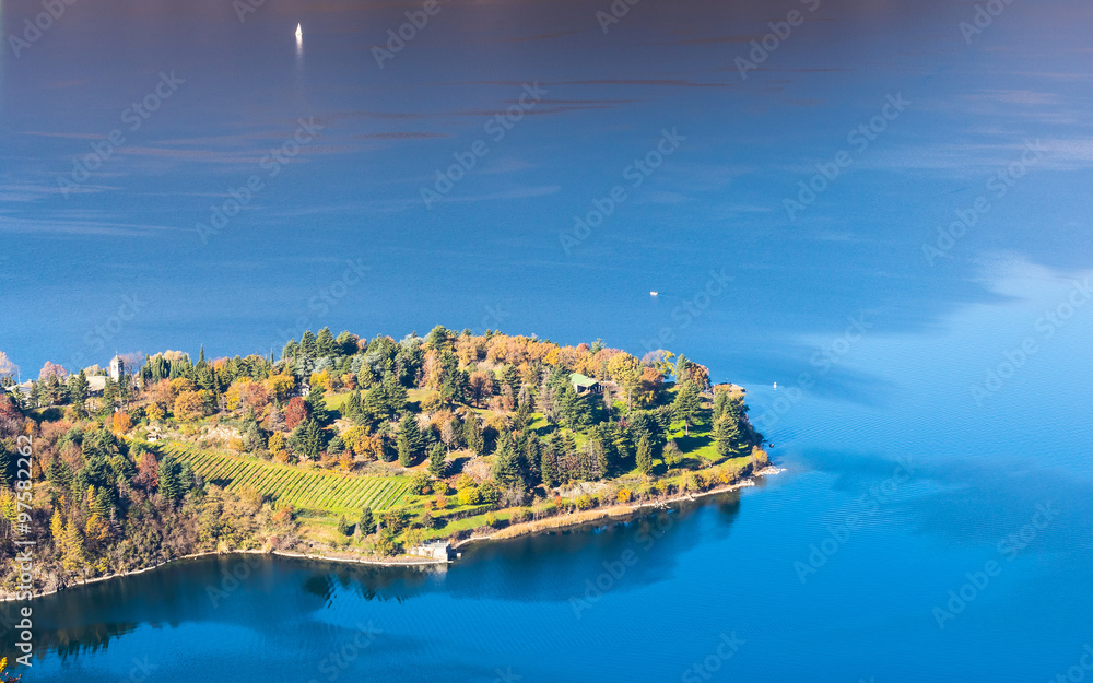 Lago di Como - campanile abazia di Piona