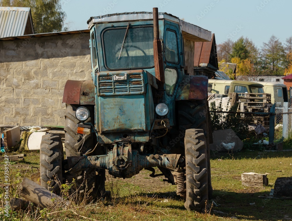 Obraz premium old tractor in the village