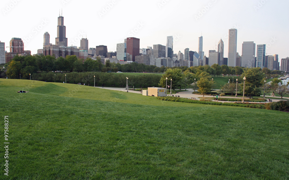 Fototapeta premium Chicago, Lower Hutchinson Field et la skyline, USA