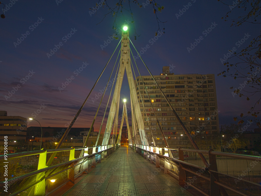 Fototapeta premium Huérfanos Bridge - Santiago