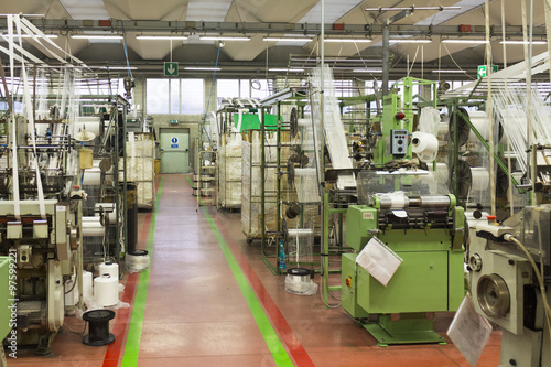 Macchine tessile per produzione nastri colorati photo